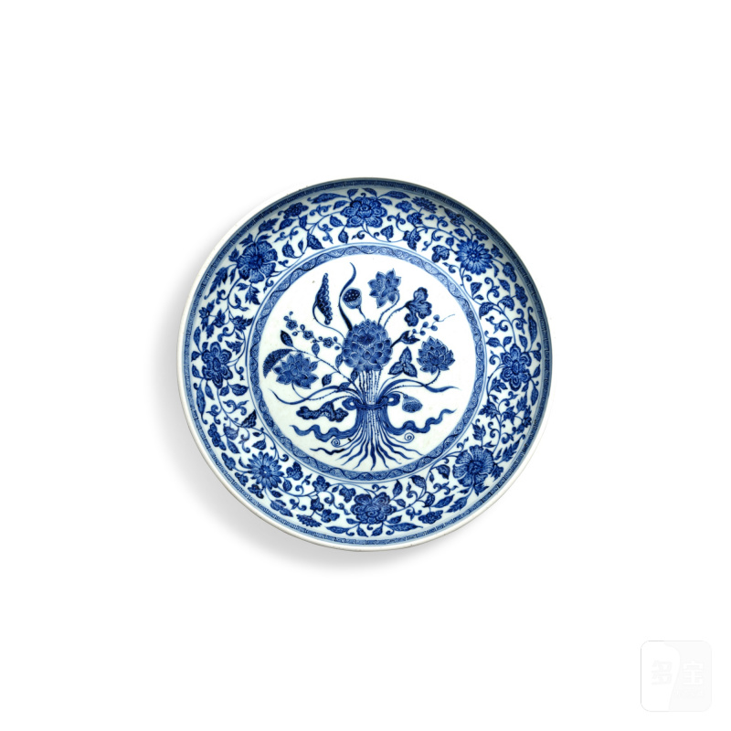 A blue and white 'lotus' charger, Qing dynasty, 18th century | 清十八世紀 青花一把蓮紋盤